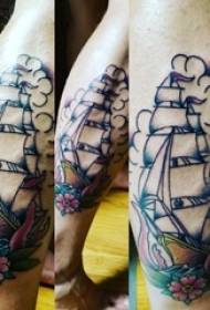 Seuns skenk geverfde plantblomme en geometriese lyne wat tatoeëermerke prentjie vaar