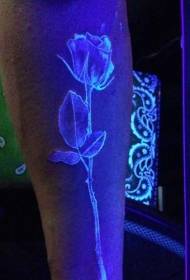 Eleganta kaj bela rozo fluoreska tatuaje ŝablono