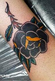 Нога чорна троянда візерунок татуювання