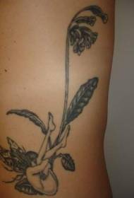 Čierny a biely škriatok a tetovanie kvetín