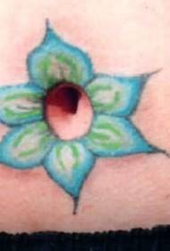 Tatuaggio floreale di colore della pancia femminile sull'ombelico