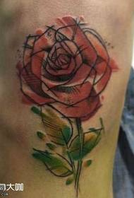 腰部玫瑰纹身图案