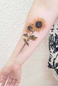 Saulėgrąžų tatuiruotė: mažos šviežios 9 saulėgrąžų tatuiruotės nuotraukos