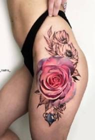 9 prachtige rode roos tattoo-ontwerpen