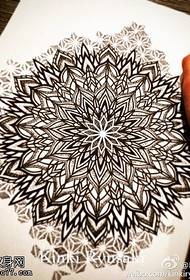 Traditional vanilla tattoo pattern
