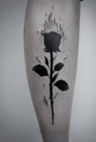 Negro 9 pequeña ilustración de tatuaje de rosa negra fresca