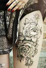 Been Perséinlechkeet rose Tattoo Muster