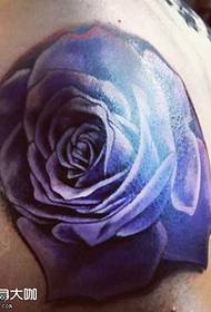 肩膀藍色玫瑰紋身圖案