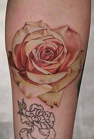 Modello tatuaggio rosa braccio piccolo