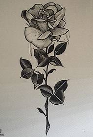 Manuscris cu un model de tatuaj de trandafir spinos