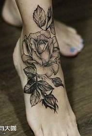 Čierne a biele ruže tetovanie vzor
