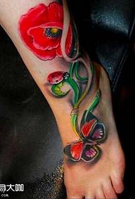 Piedi modello di tatuaggio rosa