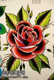 Rankraštinis spalvingas erškėčių rožių tatuiruotės raštas
