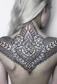 Set nero di 9 fantastici disegni di tatuaggi totem
