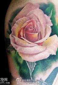 Noga ružičasta ruža tetovaža uzorak