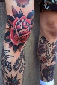 Immagine del tatuaggio rosa grande vecchia gamba colore gamba