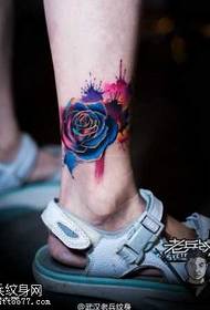 Tatuaggio rosa colorato