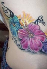 Anë femërore anësore e pikturuar skica me bojëra uji krijuese letrare e bukur tatuazh lule