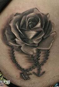 Tatuiruotės modelis juosmens rože