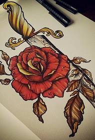 Eurooppalaisen ja amerikkalaisen tyylin väri ruusu tikari tatuointi kuvio käsikirjoitus