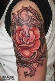Rankos gražus rožių tatuiruotės modelis