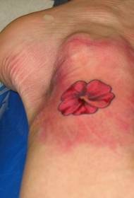 Naisten jalkojen värinen hibiscus-tatuointikuvio