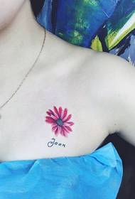 Amour caché dans le coeur tatouage marguerite romantique