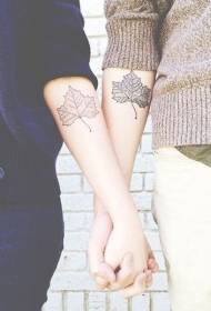 Modello di tatuaggio foglia d'acero di amicizia