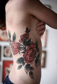 Ang sidsid sa babaye nga maanyag nga pula nga rosas nga litrato sa tattoo