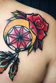 Цвят на рамото мечтател с розов модел на татуировка