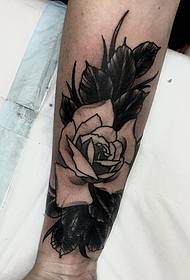 Iphethini encane ye-rose arm tattoo