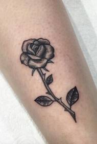 Rahisi na nzuri nyeusi nyeusi ndogo rose muundo wa tattoo