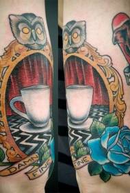 Beenkleur illustratie stijl spiegel met bloem tattoo