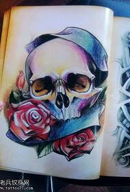 Modello di tatuaggio colorato fiore rosa