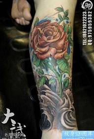 Värikäs ruusu tatuointi malli kauniit jalat
