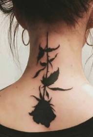 Melnās rozes tetovējums - izsmalcināts melnās rozes tetovējums