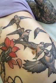 Modellu di tatuatu di uccello è di u fiore di u ventre di culore