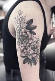Новая традиционная цветочная татуировка: черный серый новый традиционный стиль цветочный цветок тату