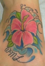 Patas femininas patrón de tatuaxe de flores de hibisco coloreado