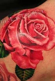 Personnalité d'épaule rose motif de tatouage