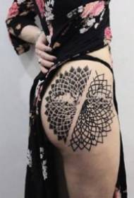 Sexy geometrické vanilkové grafické tetování vzor