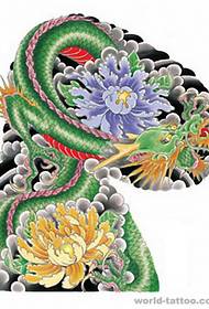 Japana stilo malnova tradicia duon-drako ludas peonon tatuadon