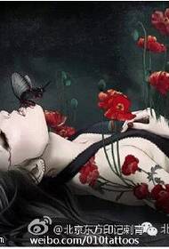 Modello bellissimo tatuaggio amorevole, tenero e fiore fiore manoscritto