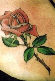 Moteriškos pečių spalvos raudonos rožės tatuiruotės paveikslėlis