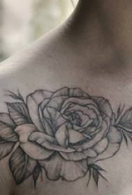 Msichana chini ya clavicle nyeusi kijivu mchoro uhakika mwiba ujuzi wa ubunifu fasihi nzuri rose picha ya tattoo