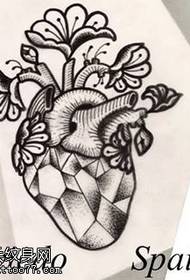 El yazması klasik kalp çiçek dövme deseni