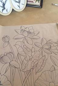 Fua faʻataʻitaʻi o le lotus tattoo tattoo