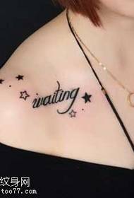 Modello di tatuaggio di carattere inglese clavicola