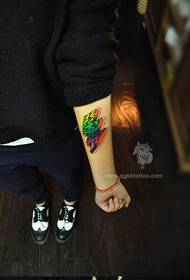 Girl's arm prachtige kleur bliksem tattoo patroon