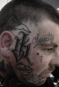 Modello di tatuaggio viso alfabeto inglese